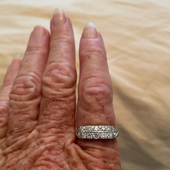 Beautiful New Diamond & Platinum Ring - Picture 3 of 8